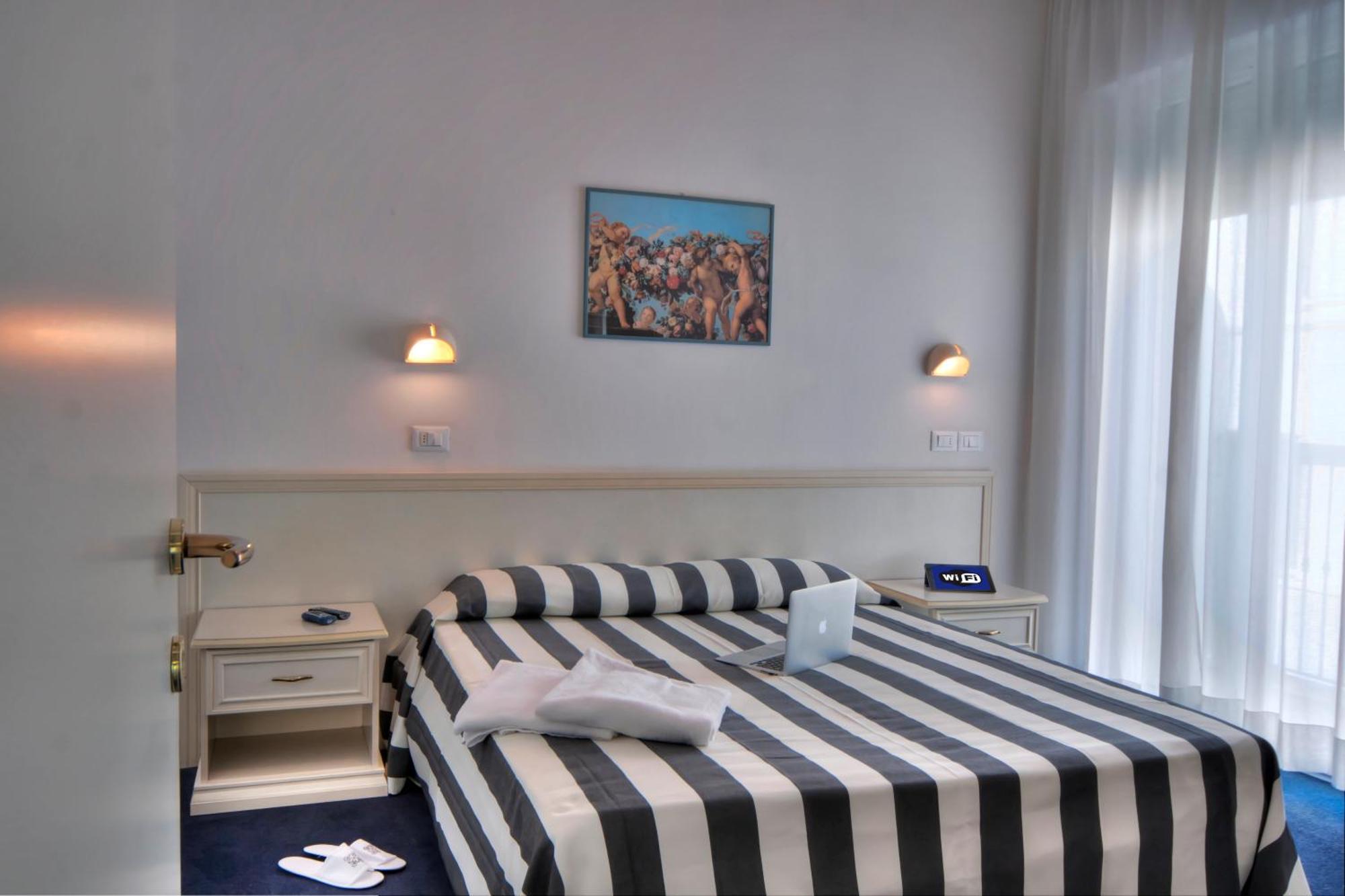 Residence Divina Rimini Kültér fotó